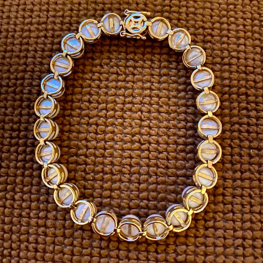 Classic Custom Gold and Pearl Bracelet - Picture 2 of 9